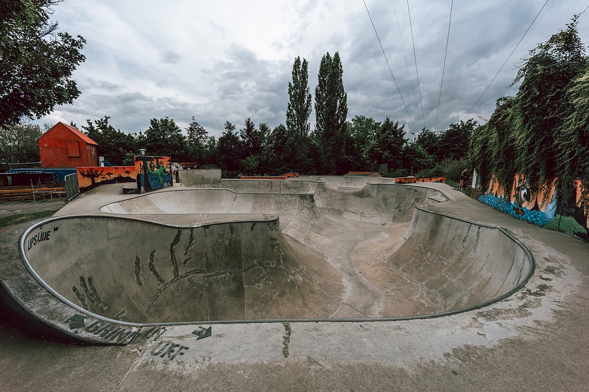 Red Shelter skatepark